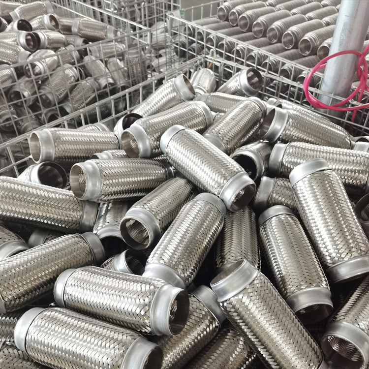 Pipe de flexion d'échappement en acier inoxydable de 2,5 pouces pour les applications automobiles et camion