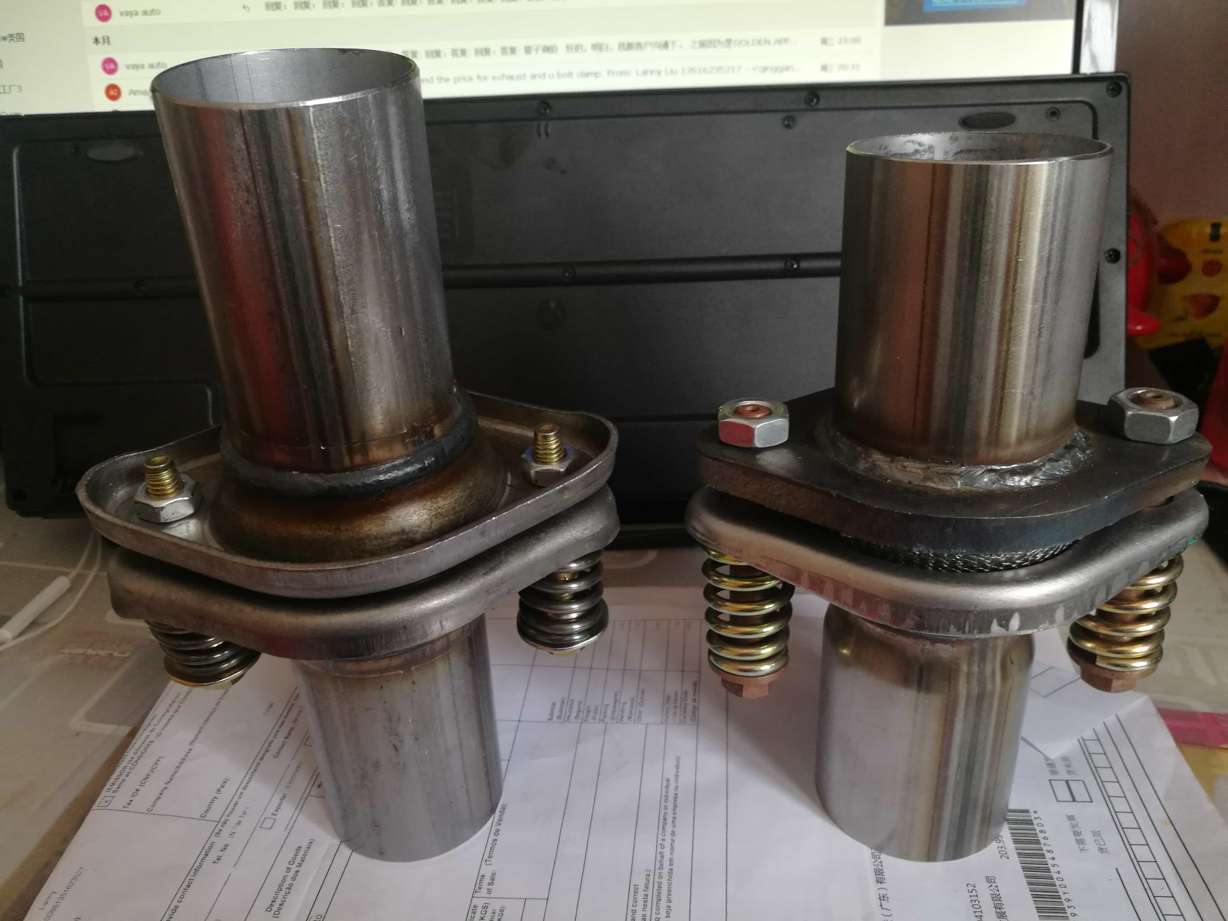 Joint sphérique d'échappement avec bride plate et bride concave