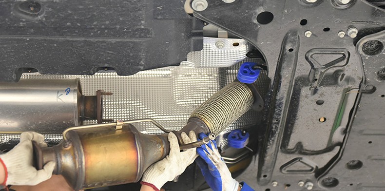 Scénarios d'application de tuyaux flexibles d'échappement en tresse de maille