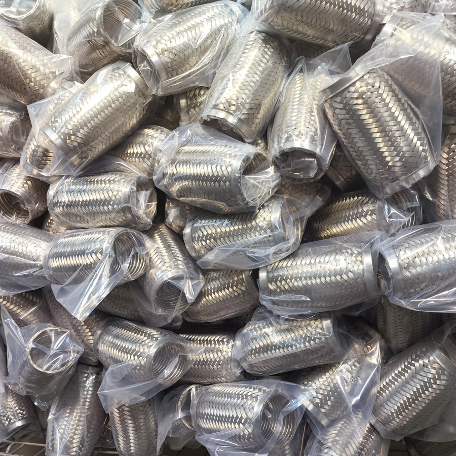 Échappement du tuyau flexible avec verrouillage