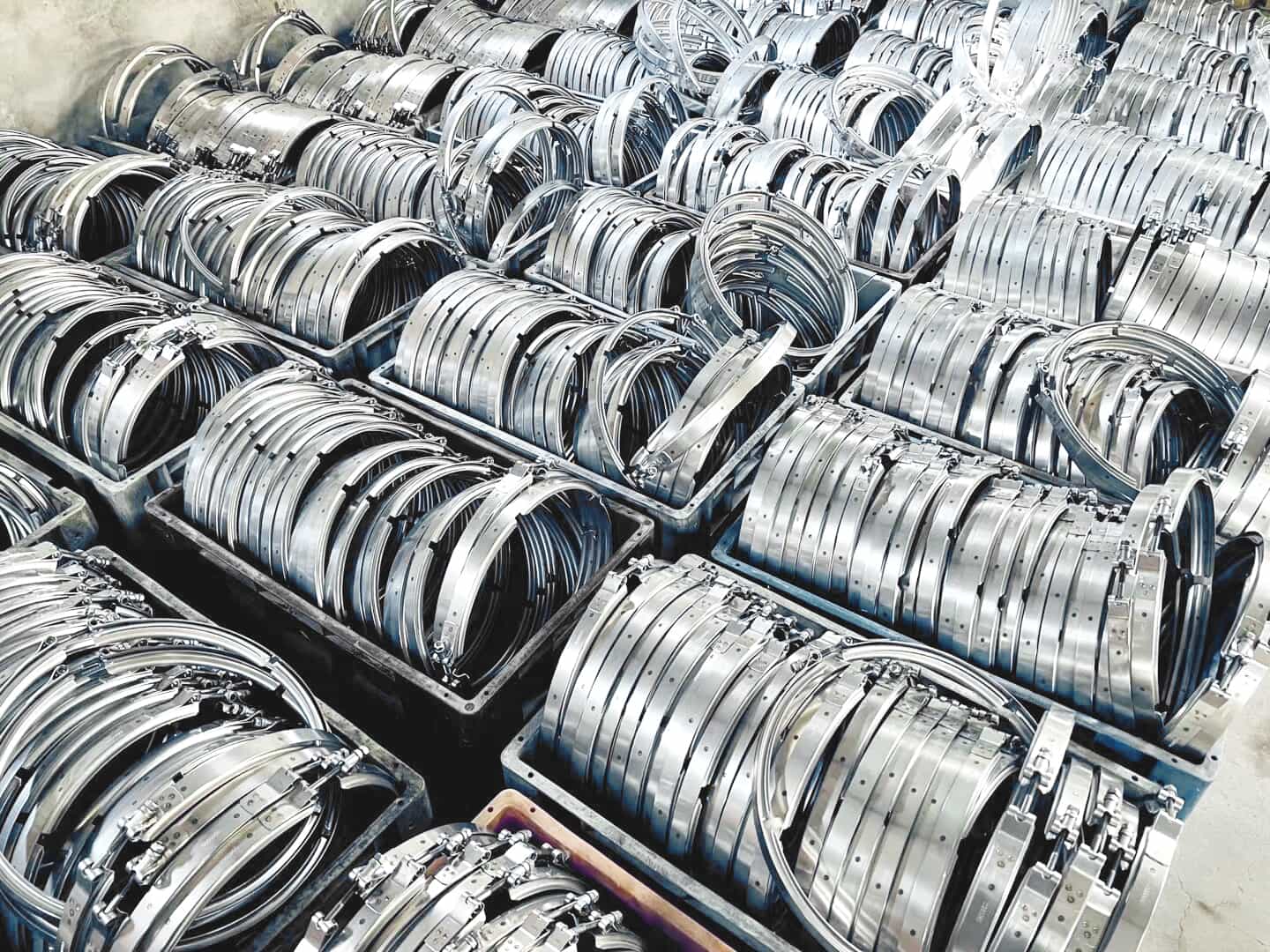 V groupes de serrage de bandes marchandises