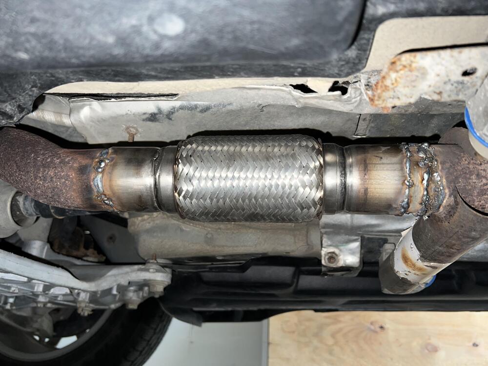 Disposition d'installation du tuyau flexible d'échappement