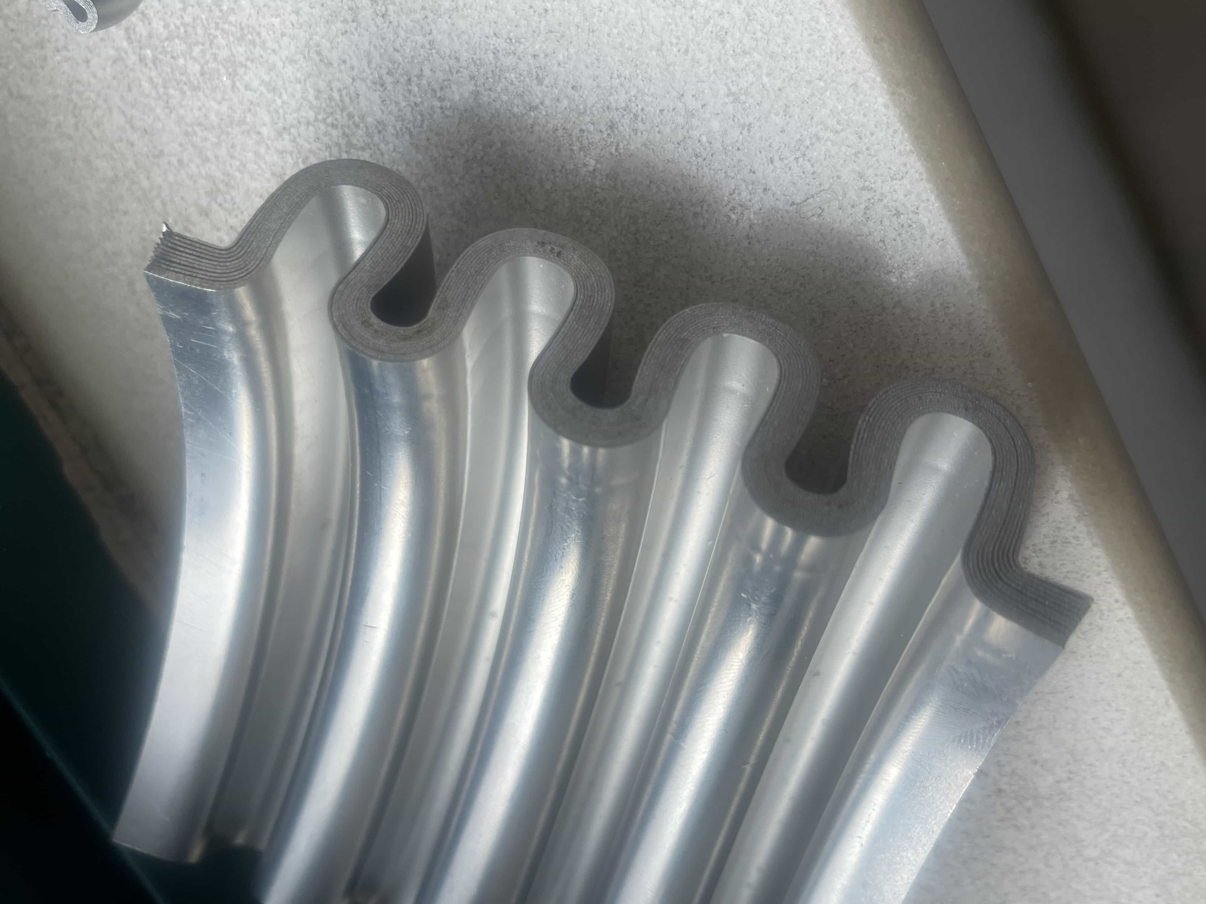 Vue en coupe d'un tuyau d'échappement multicouche