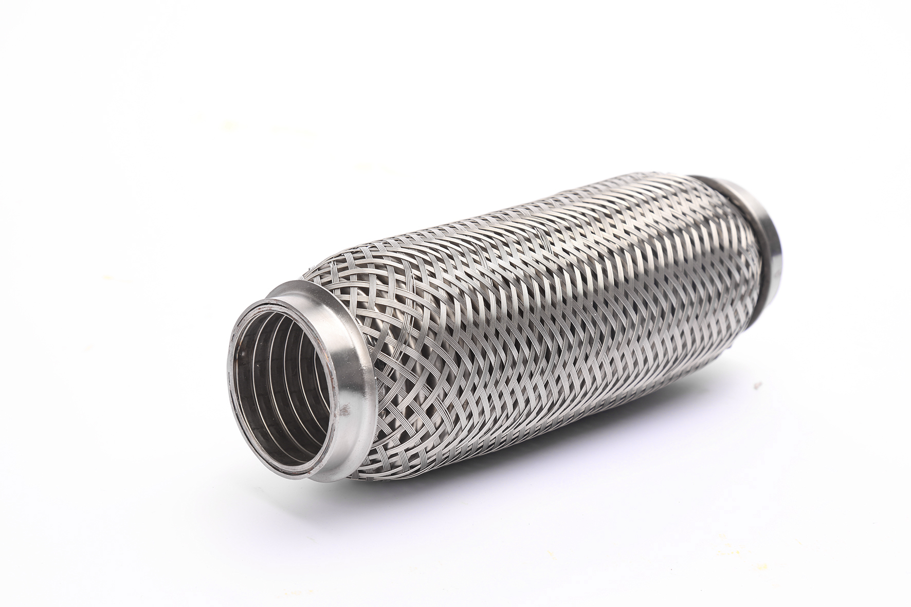 Tuyau d'échappement flexible avec tresse clairsemée