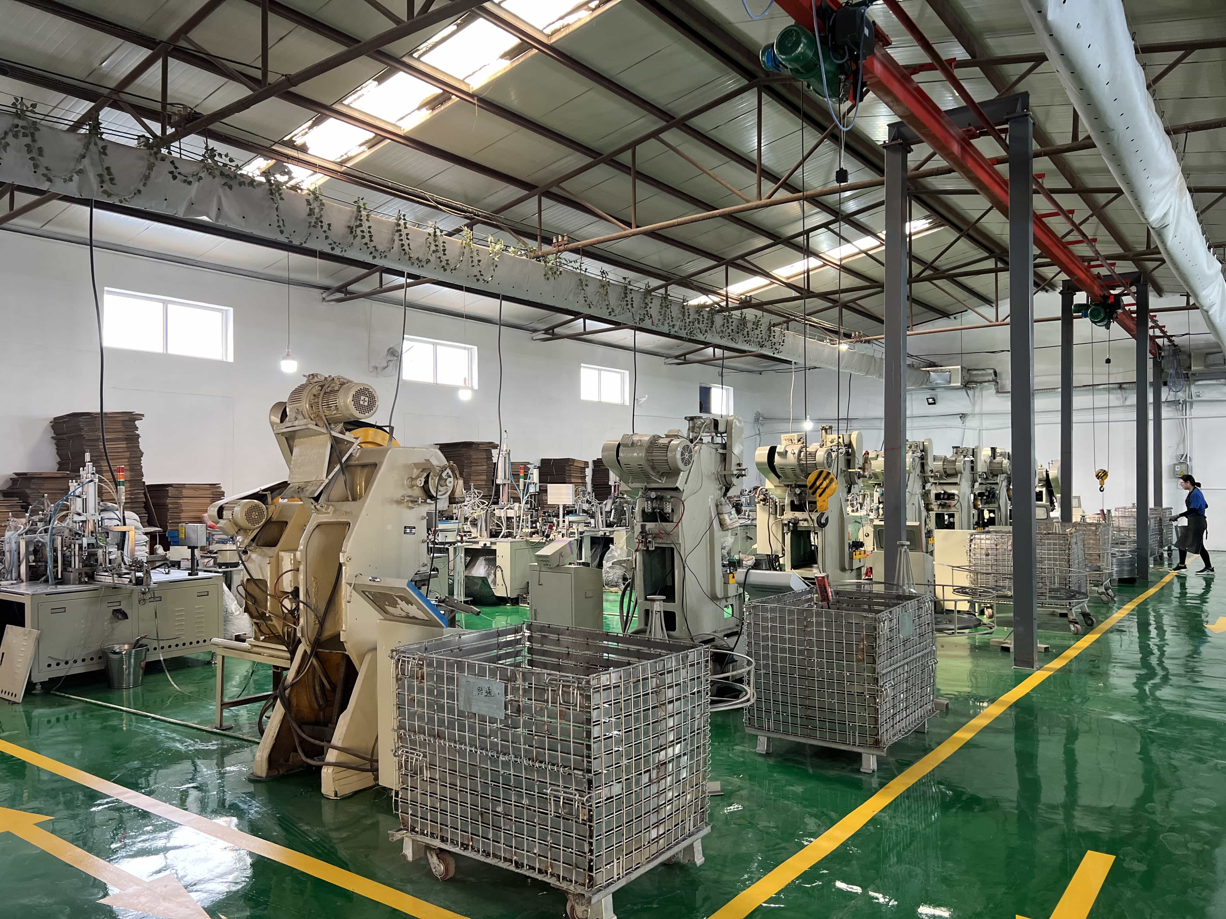 V groupe de fabrication de serreaux de bande V