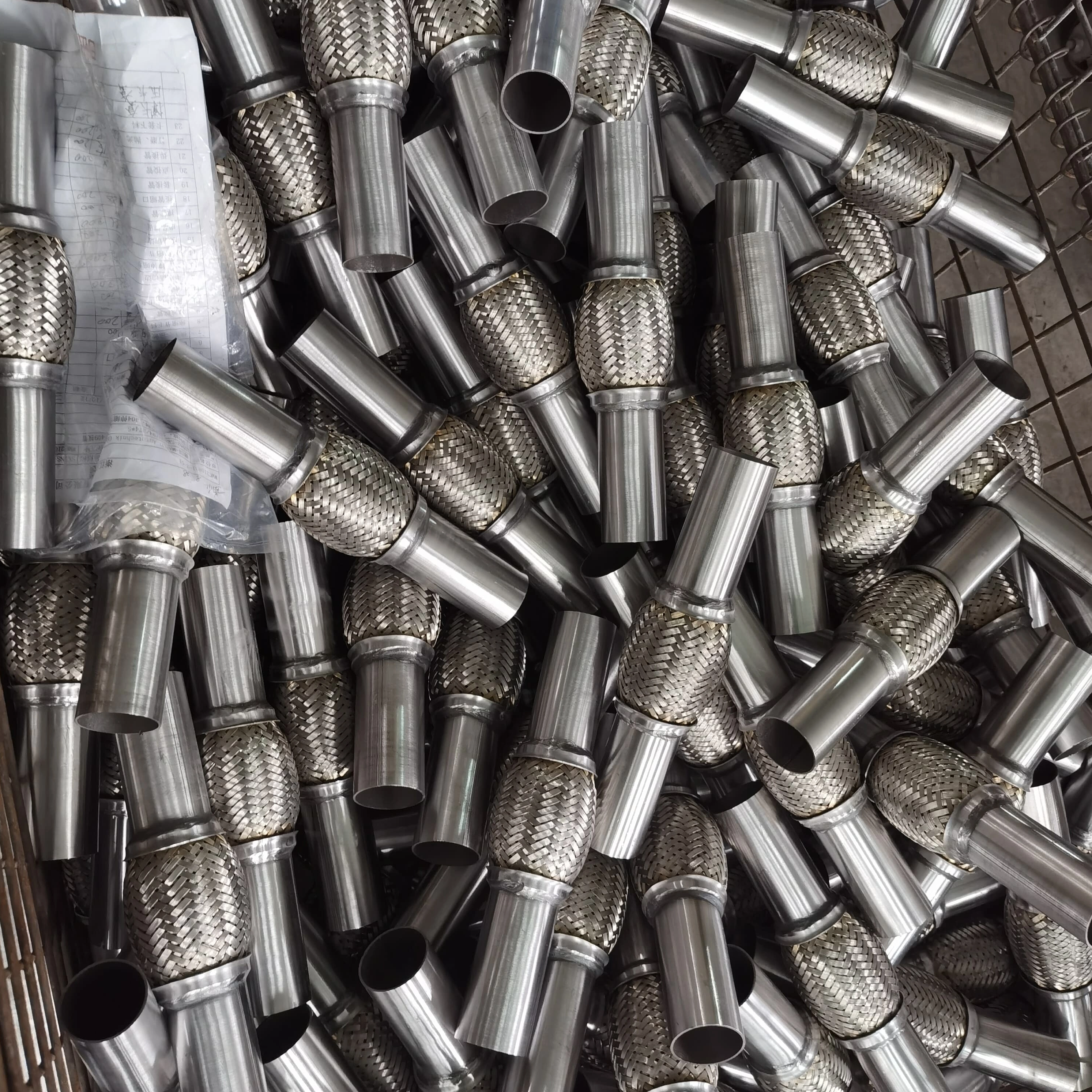 Échappement du tuyau flexible avec mamelon