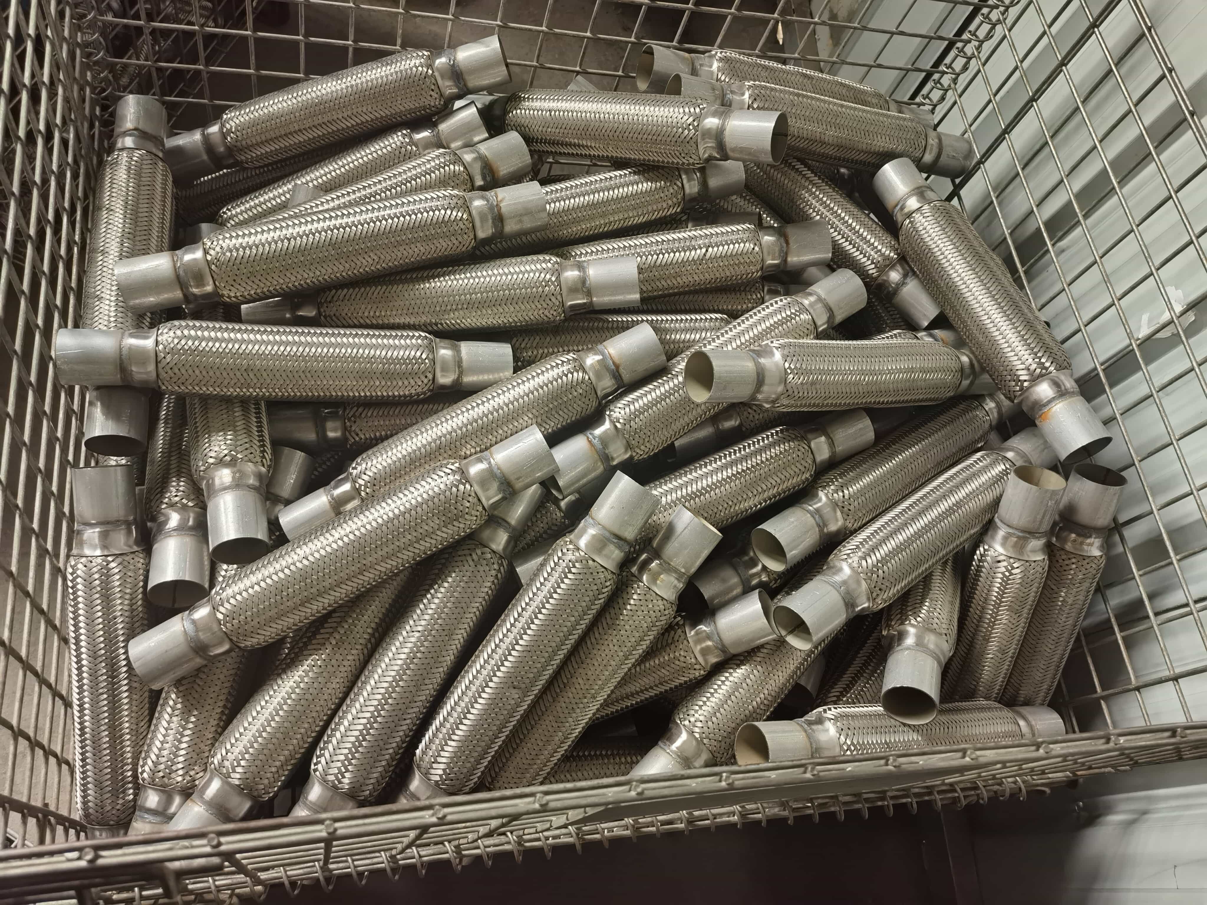 Dessin de production du tuyau ondulé d'échappement automobile avec mamelon