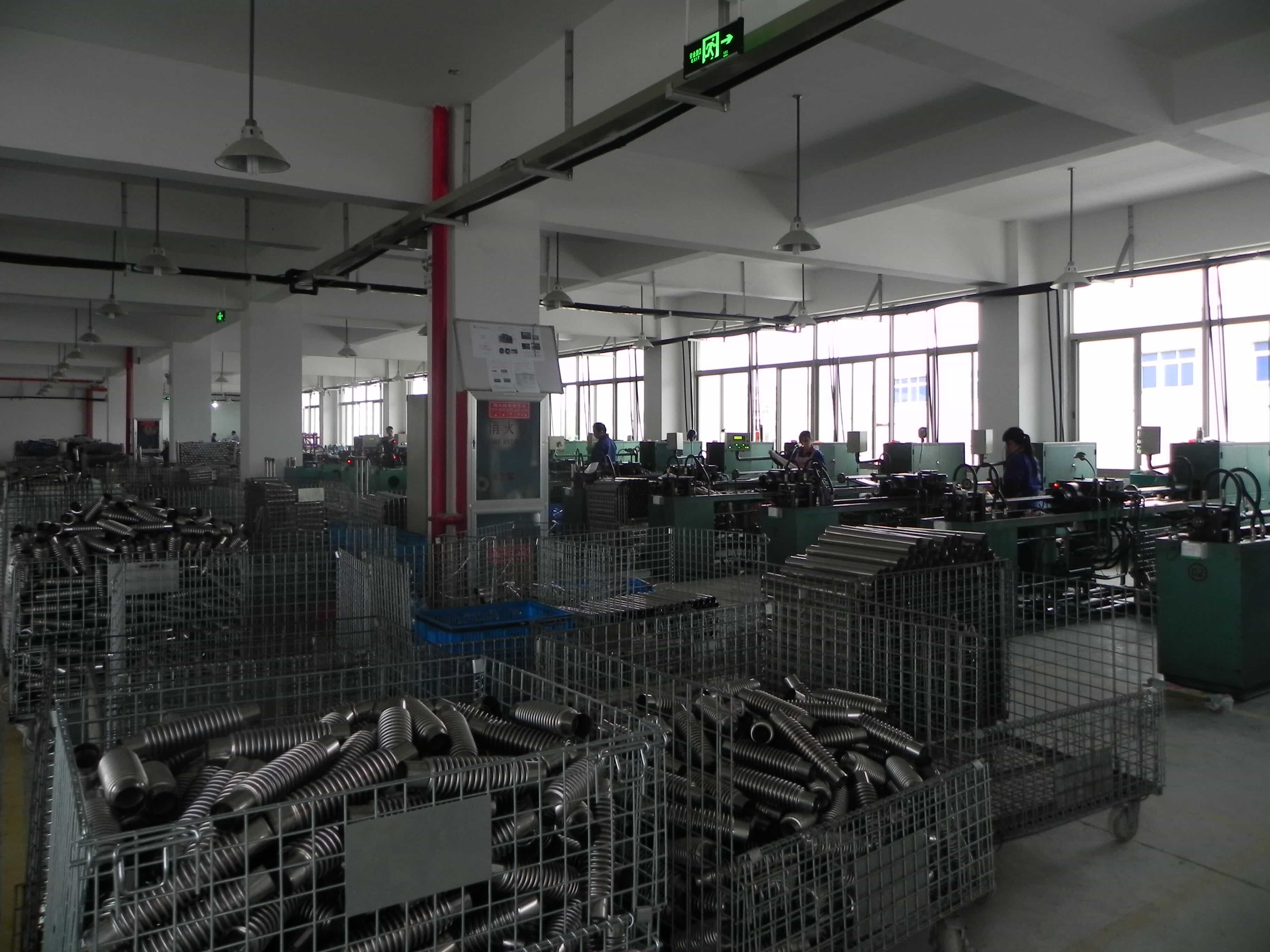 Dessin de production de tuyaux flexibles d'échappement 